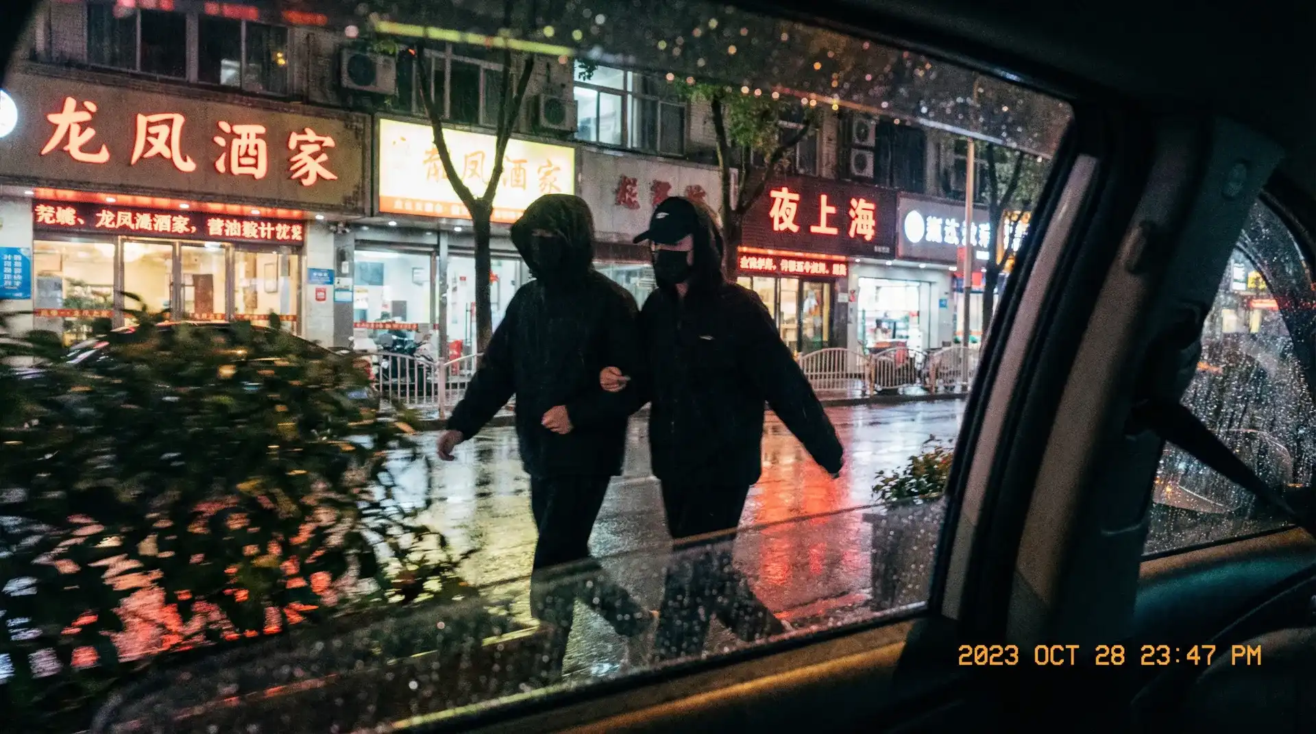 卡尔没有肌肉 - 顶流明星深夜密会现场抓拍照片